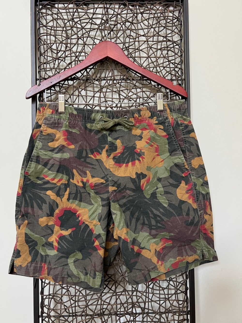 Gapflex 7.5” Easy Jogger Shorts floral tropical camo, Brown Red Green Tan Mens M